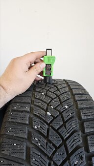 Zimní pneumatiky 235/45/18, Goodyear, DOT2722 - 5