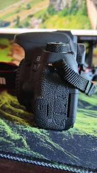 Prodám zrcadlovku Canon EOS 77D včetně 2 objektivů - 5