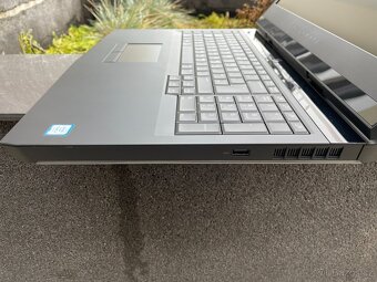 herní Dell Alienware 17 - i7-7820HK, GeForce GTX 1080 8GB - 5