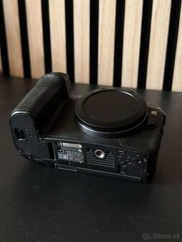 Canon EOS R - 5