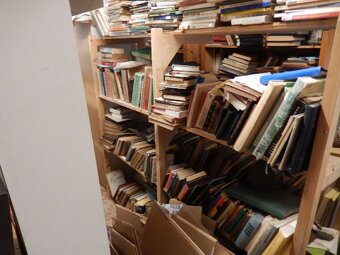 Knihy- větší množství, různé žánry, cena 10,-Kč za knihu - 5