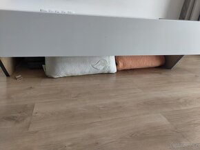 Bílá postel bez roštu - 5