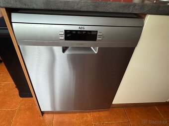 Prodám kuchyň včetně myčky AEG a výsuvné digestoře Whirlpool - 5