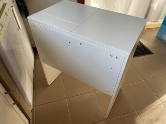 Kosmetický stolek Ikea - 5