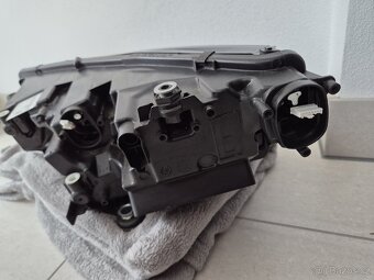 Pravý přední světlomet Škoda Octavia IV - 5