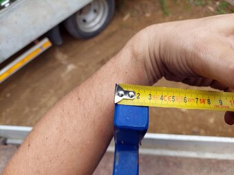 Dělící ochranná mříž korby - 5