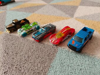 Hot Wheels dráha a auta - 5