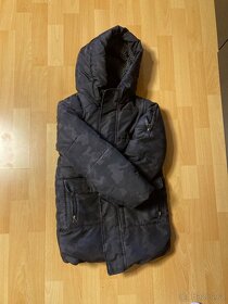 Černá teplá zimní bunda - zn. M & S - velikost 128, 7-8 let - 5
