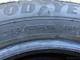 1 ks zimní pneu Goodyear 185/65/15 UG9+ DOT 2322 - 5