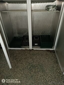 Veliká dvoudveřová profi lednice - 5