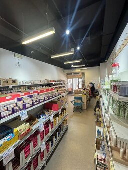 Pronájem obchodních prostor – 829,99 m² - 5
