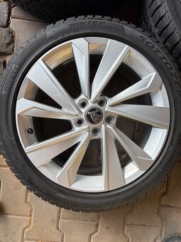 Kompletní zimní kolo Riegel 17" pro Škoda Fabia iv 215/45/1 - 5