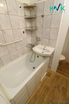 1+1, 2.patro, výtah, panelový dům, 37 m2, Karlovy Vary – Sta - 5