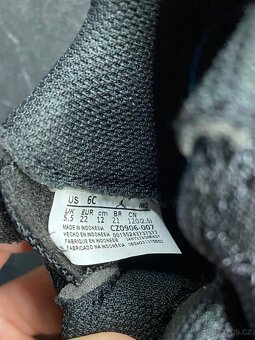 Černé dětské boty Nike Jordan - 5