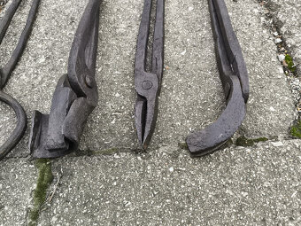 Kovárske klešte ,náradi,kladiva ,sekera,nebozez 996 - 5