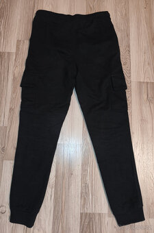 Dětské černé tepláky s kapsami Sinsay - vel. 140 - 5