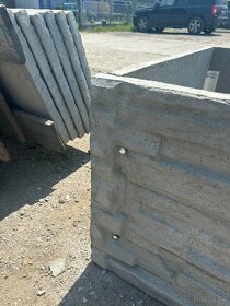 VYVÝŠENÝ ZÁHON z betonových desek volně stojící bez kopání d - 5