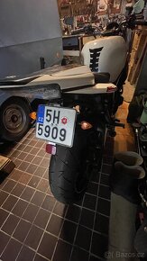 Yamaha FZR 600 R - 5