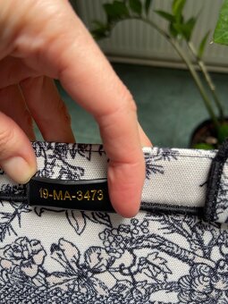 Kabelka Tote Book medium - 5