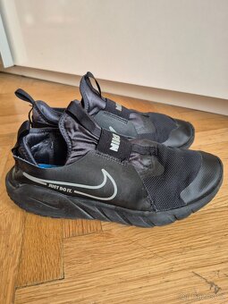 Tenisky Nike, sandály Keen, sandály Alpine Pro - 5