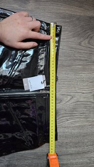 Vinylová lesklá sukně vel.M - 5