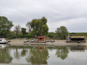 Prodám hausboat (kotviště - ponton) na řece Dunaj - 5
