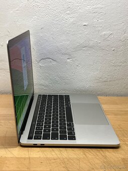 MacBook Pro 13” 2018/16GB RAM/Intel i7/256GB SSD/ Záruka - 5