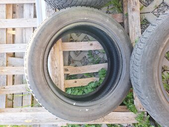 Starsi zimni pneu 215/55/R17 vzorek mezi 4-5mm - 5