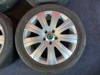 ALU disky Škoda 5x112 R17 s letními pneu 225/45 R17 - 5