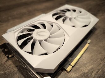 ZOTAC RTX 3070 WHITE AMP HOLO - 5