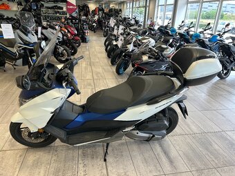 Honda Forza 125 2017 ČR 5.300km - 5