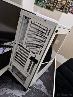 Corsair 275R lcd side panel - 5