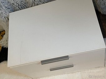 Dva noční stolky set, bílé, 2 zásuvky každý - 5