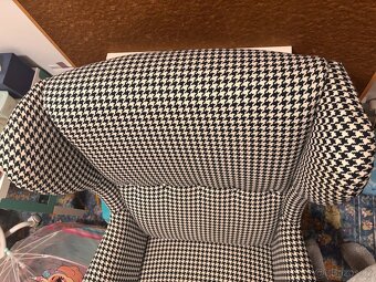 Křeslo IKEA STRANDMON – kohoutí stopa - 5