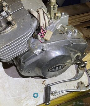 Originální nový motor uloženka IŽ PLANETA IŽ JUPITER IŽ350 - 5