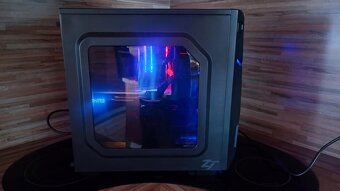Herní PC s monitorem - 5
