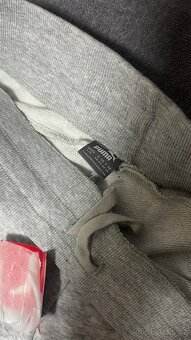 Šedé tepláky Puma - 5