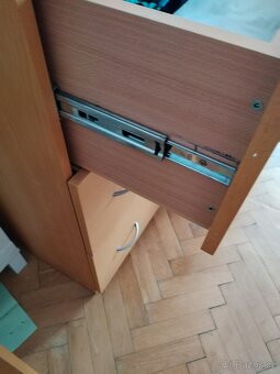 prodám komodu, dělaná truhlářem na míru s přebal. pultem - 5