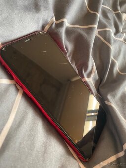 iPhone 11 red - 5