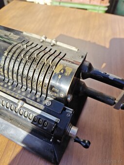 Starožitná mechanická kalkulačka - 5