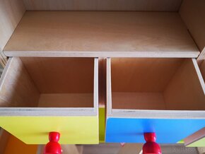 Small Foot Dřevěný prodejní stánek zeleno-červený se střecho - 5