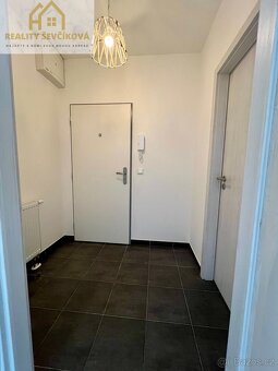 Pronájem pěkného 1+kk s balkónem a komorou - 5