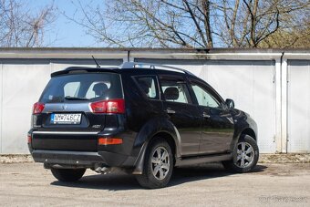 PEUGEOT 4007 2.2 HDi 115kW 7-miestne 2008 - 5