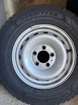 Prodám Zimní pneu s disky 215/75 R16C na Renault Master a Tr - 5