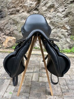 SKOKOVE SEDLO KENTAUR CHARON CERNE POSEDLI 17,5 KOMORA 3  - - 5