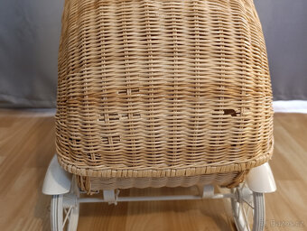 Retro proutěný kočárek pro panenky - 5