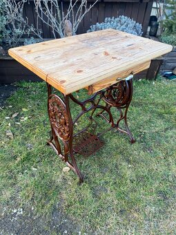 Stolek ze šicího stroje - 5