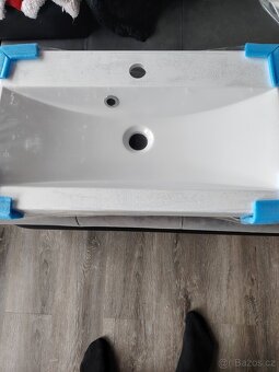 Koupelnová skříňka s umyvadlem. - 5
