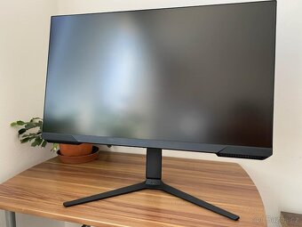 Stolní počítač včetně monitoru, židle, stolu, mikrofonu.. - 5