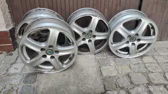 Prodám Al ráfky 195x65x15 z Octavie I - 5